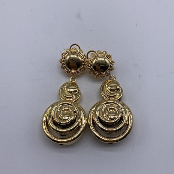 Gold‎ Tone Crossover Circle Earrings NEW - Picture 1 of 3